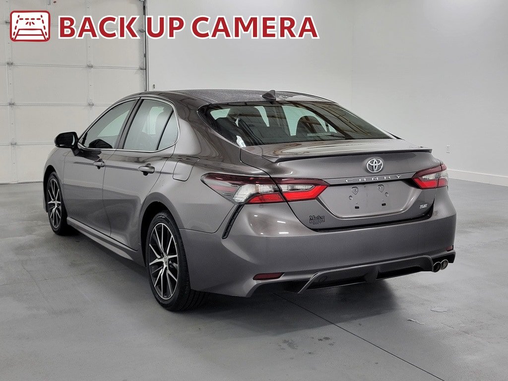 Used 2022 Toyota Camry SE FWD image 6