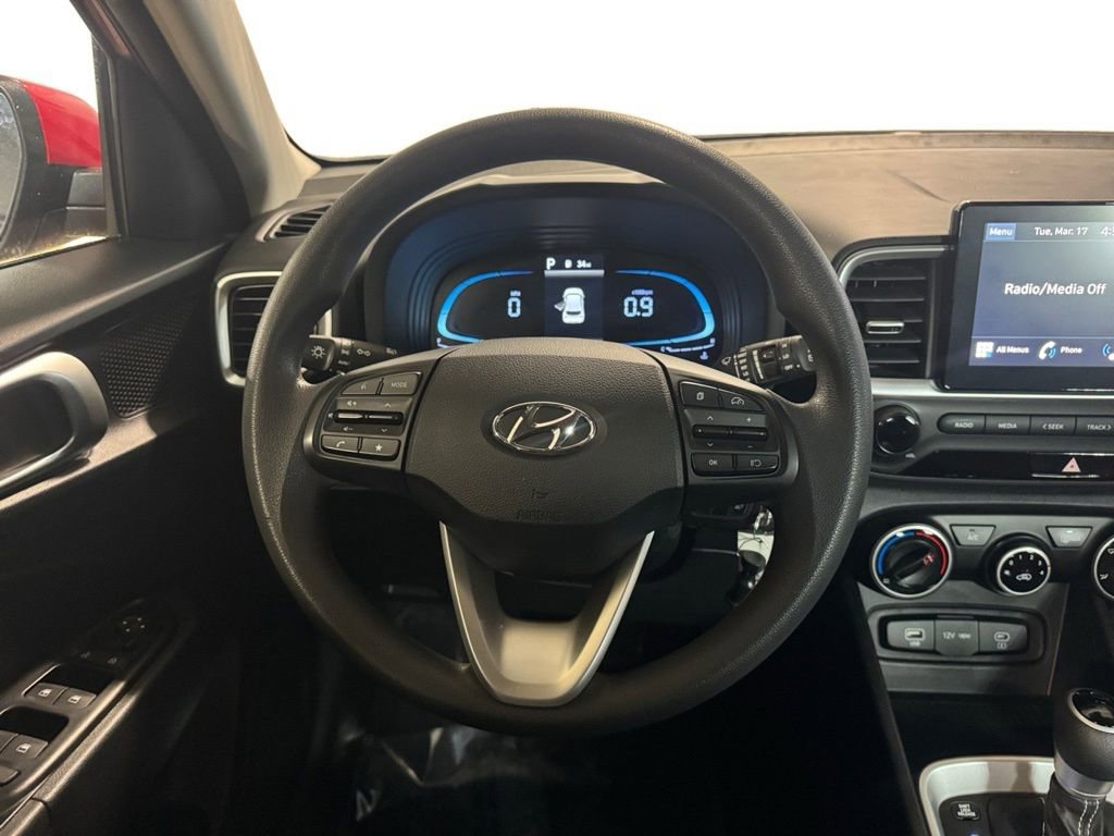 Used 2023 Hyundai Venue SE image 15