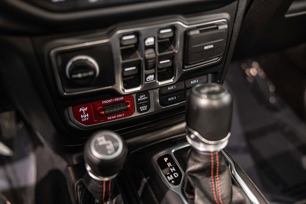 Used 2023 Jeep Wrangler Unlimited Rubicon w/ Dual Top Group AWD/4WD image 29