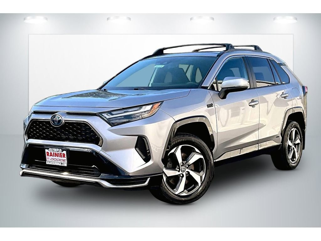Used 2022 Toyota RAV4 SE w/ Weather & Moonroof Package AWD/4WD image 2