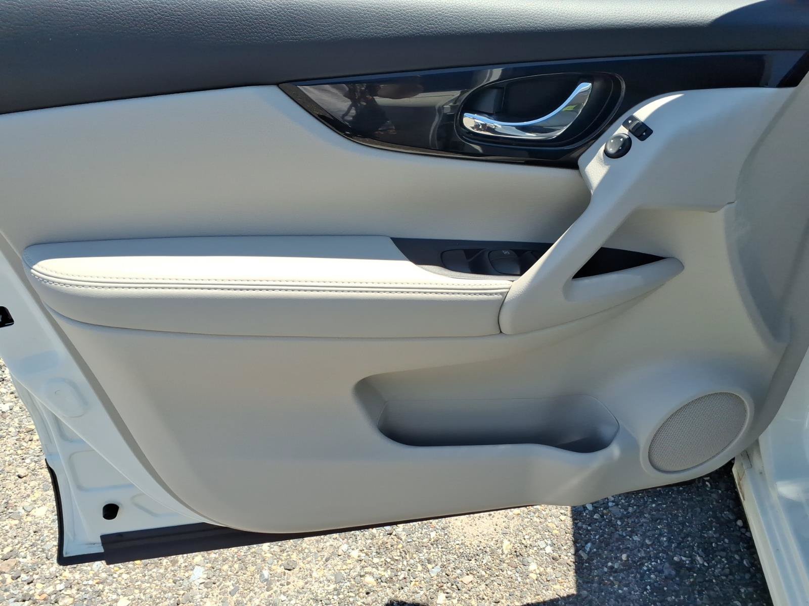 Used 2020 Nissan Rogue Sport SV w/ All-Weather Package AWD/4WD image 16