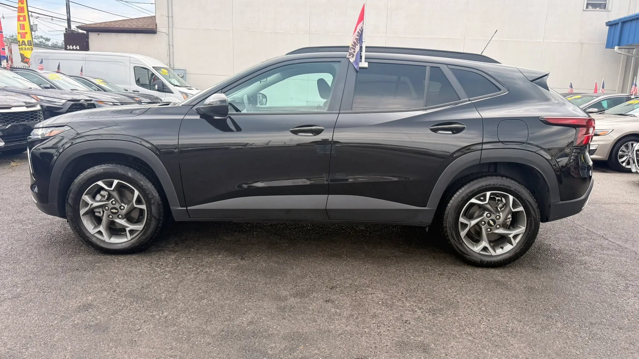 Used 2025 Chevrolet Trax LT FWD image 10