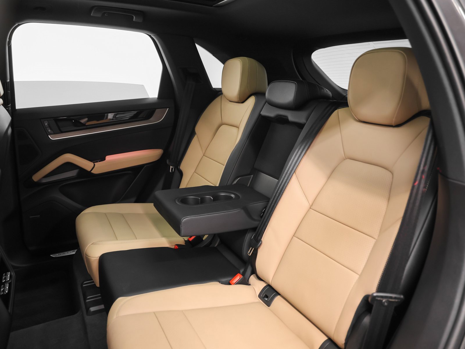 Used 2025 Porsche Cayenne image 39