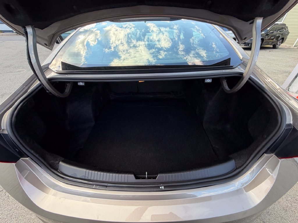 Used 2022 Chevrolet Malibu LT FWD image 11