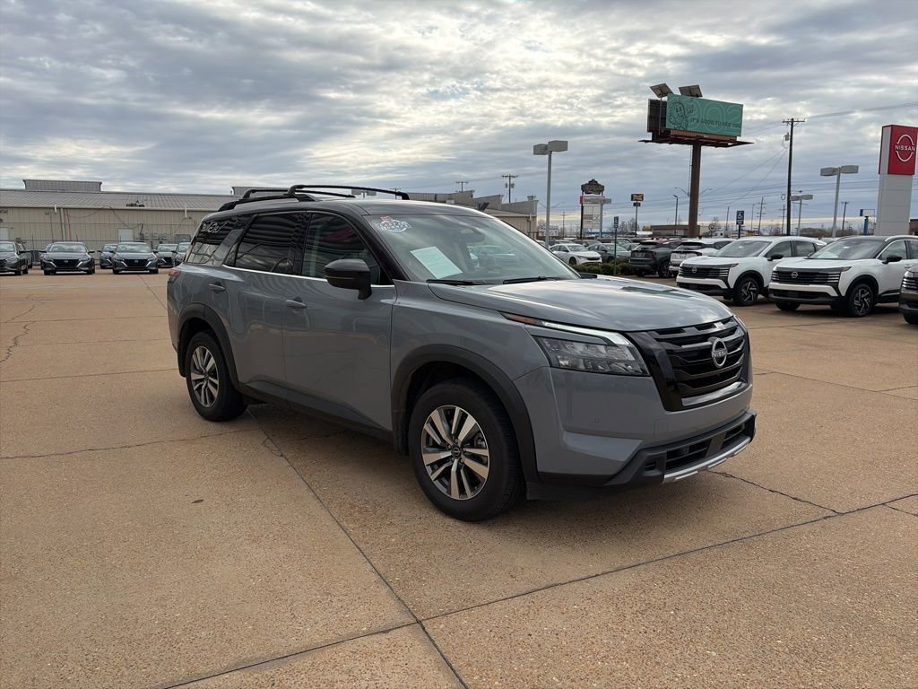 Used 2025 Nissan Pathfinder SL w/ Black Appearance Package image 6