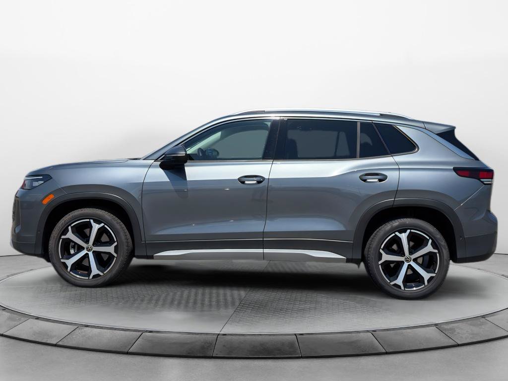 Used 2026 Volkswagen Tiguan SE AWD/4WD image 2
