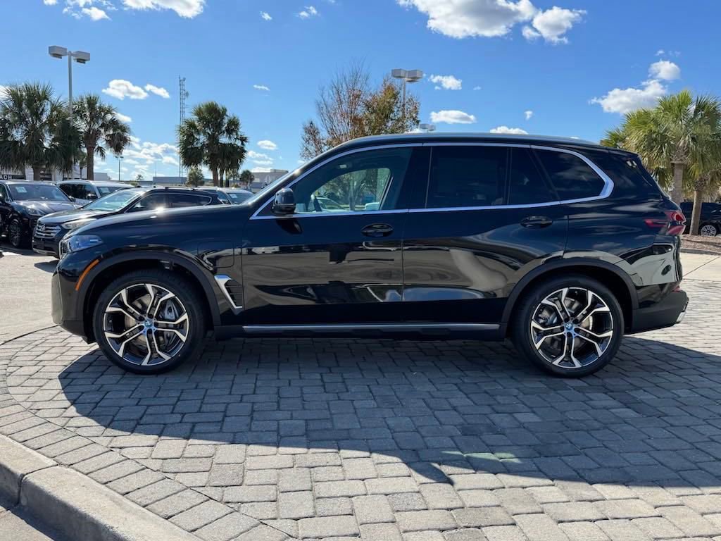 Used 2025 BMW X5 xDrive50e w/ Premium Package image 12