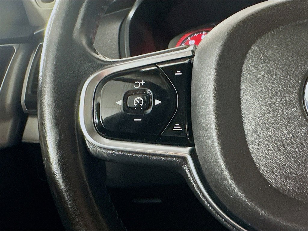 Used 2016 Volvo XC90 T5 Momentum image 25