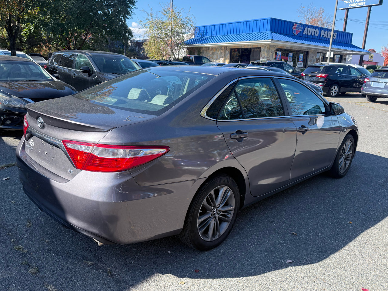 Used 2017 Toyota Camry SE image 10