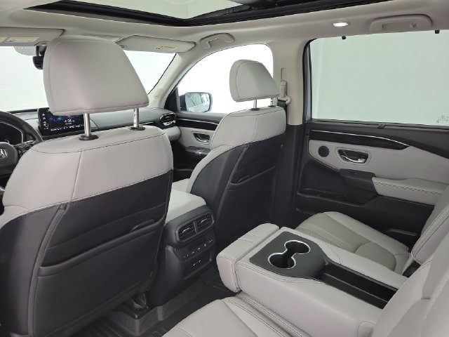 Used 2024 Honda Pilot Touring image 14