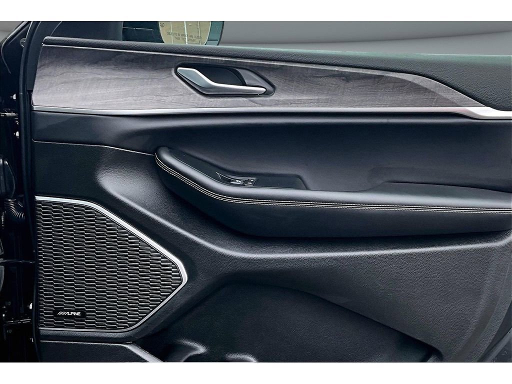 Used 2025 Jeep Grand Cherokee L Limited w/ Luxury Tech Group II image 20