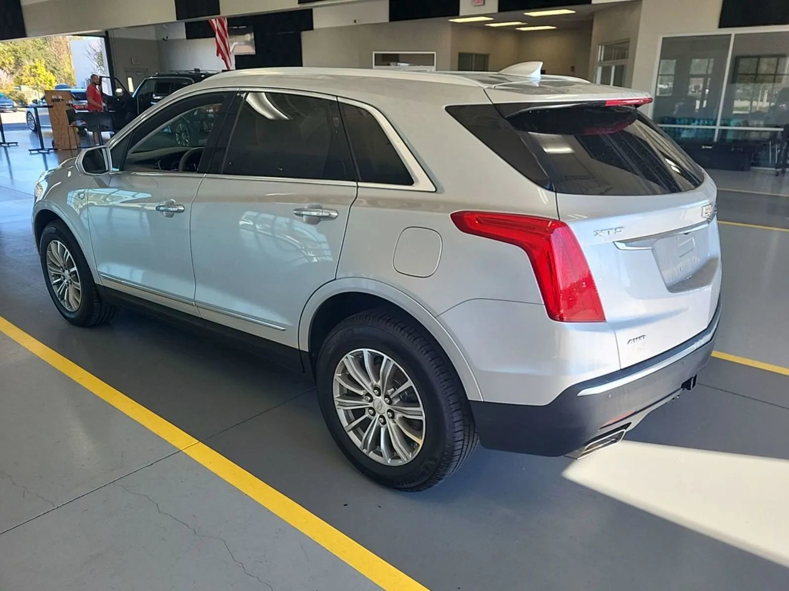 Used 2017 Cadillac XT5 Luxury w/ Driver Awareness Package AWD/4WD image 5