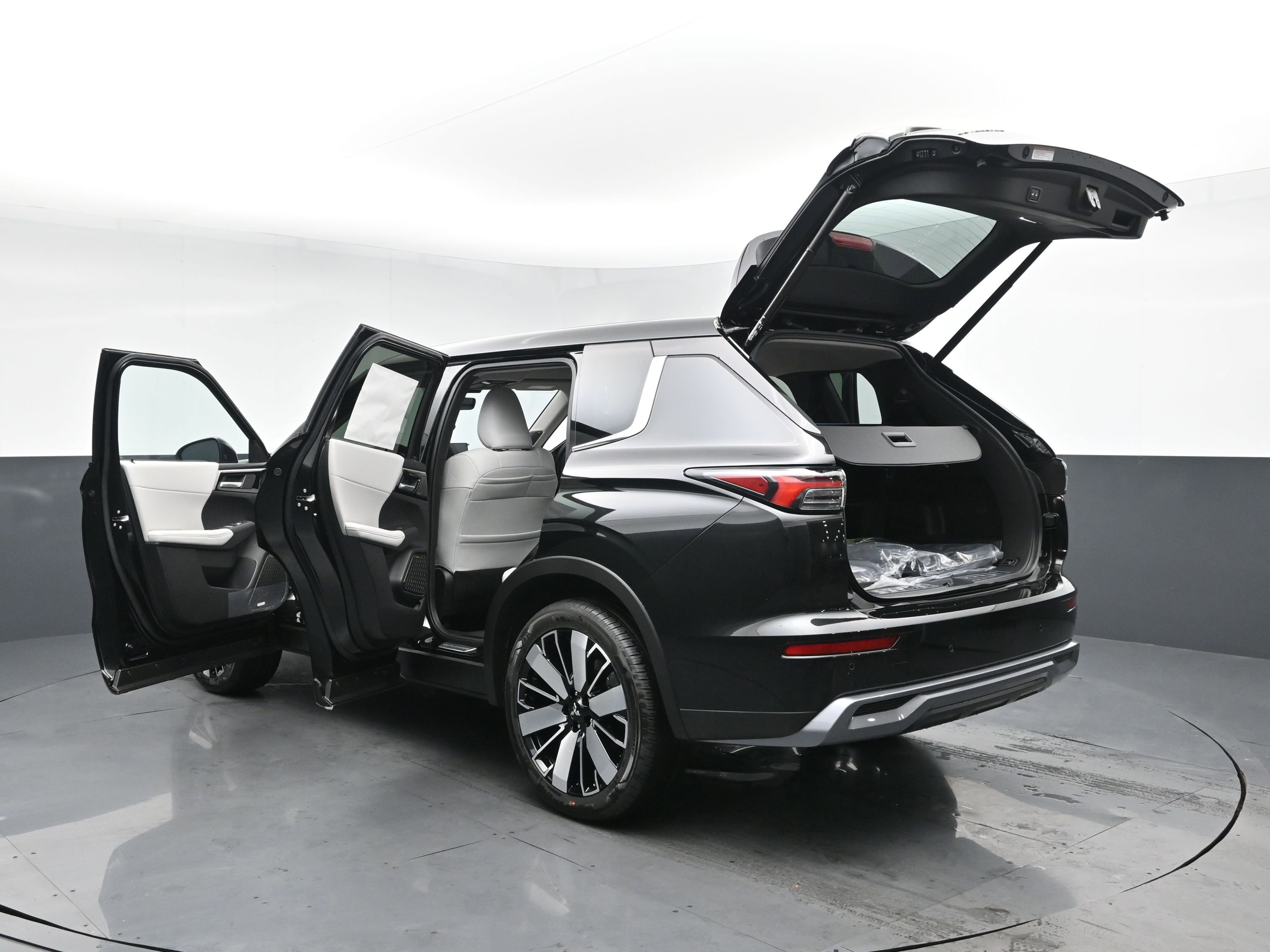 New 2026 Mitsubishi Outlander LE image 29