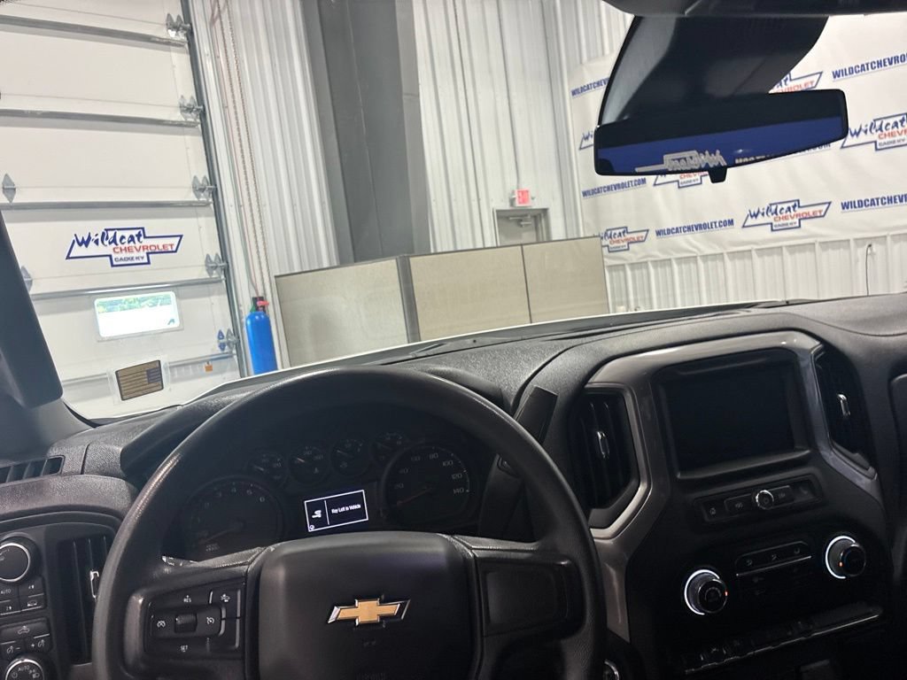 Used 2022 Chevrolet Silverado 1500 W/T w/ WT Convenience Package AWD/4WD image 2