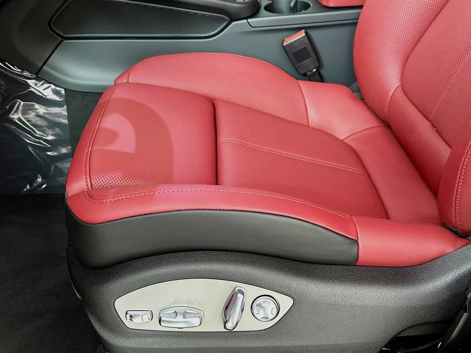 New 2026 Porsche Macan S AWD/4WD image 12