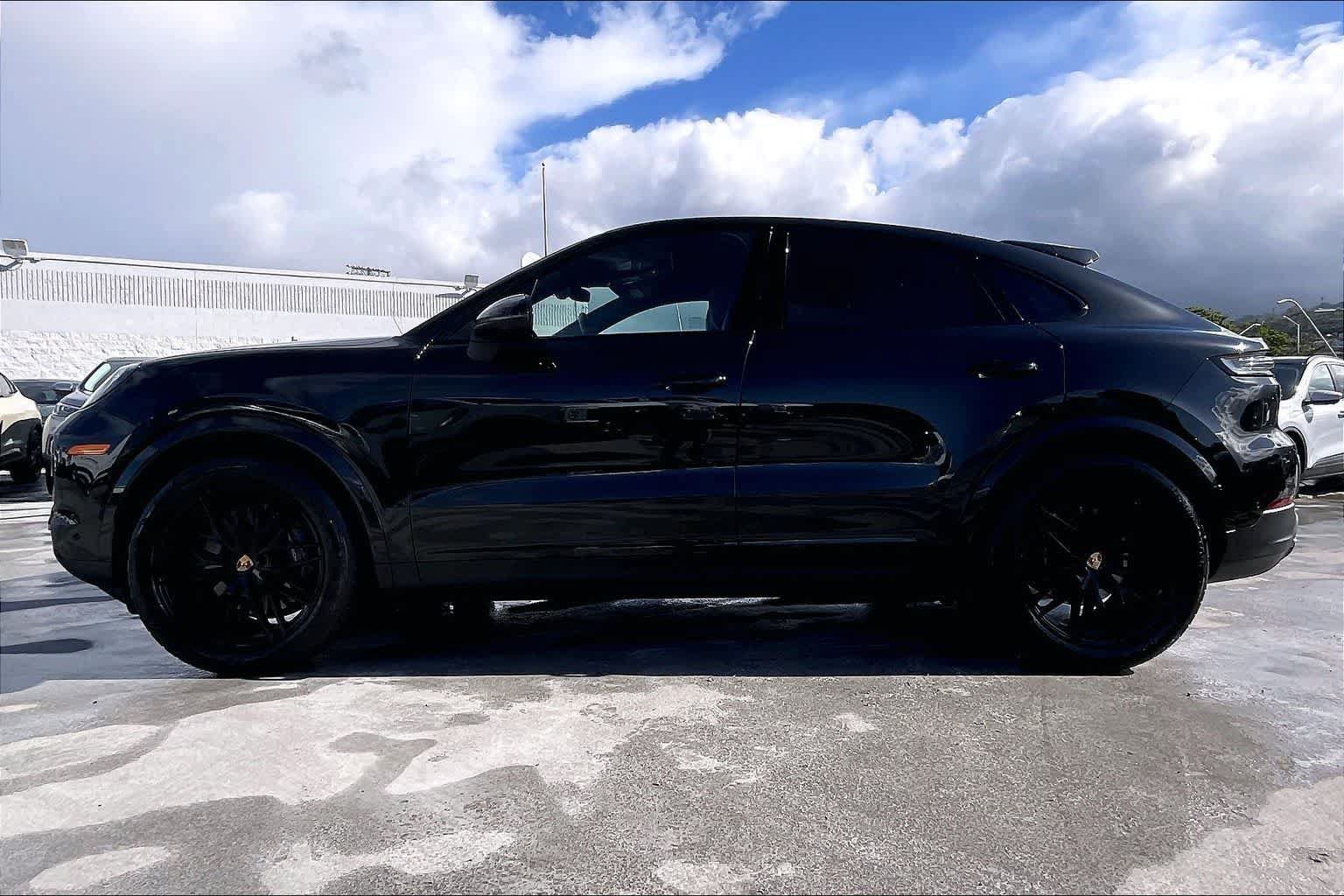 Used 2025 Porsche Cayenne Coupe AWD/4WD image 3
