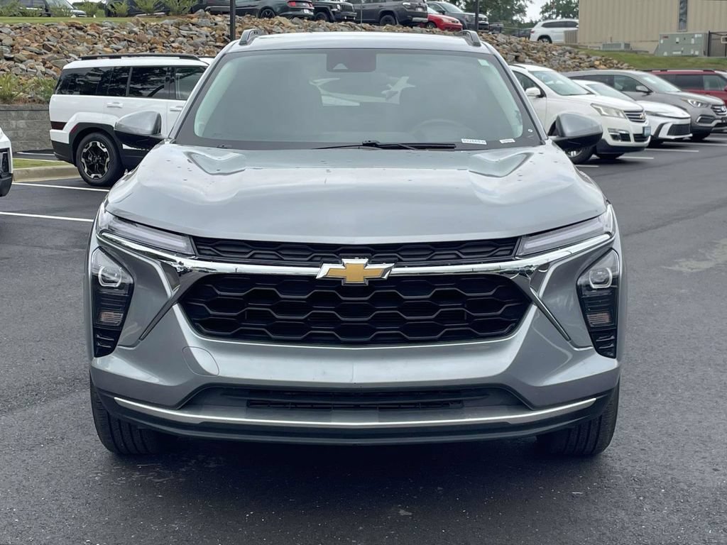 Used 2024 Chevrolet Trax LT w/ Driver Confidence Package FWD image 8