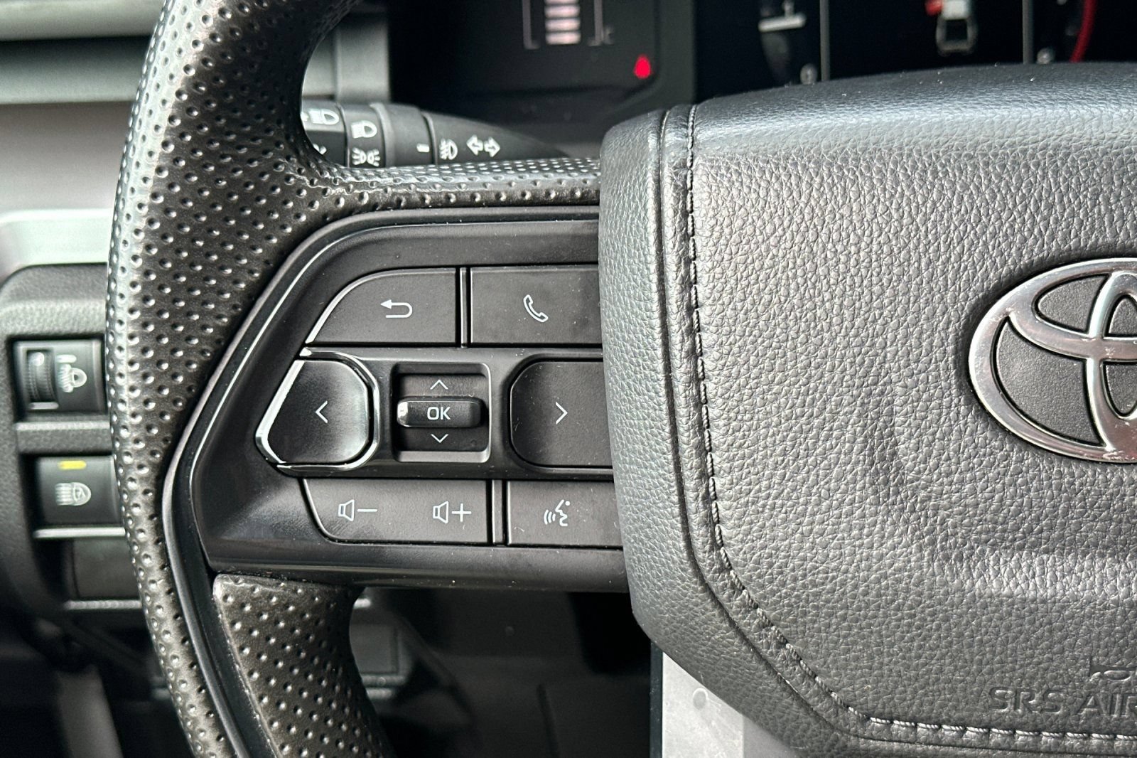 Used 2024 Toyota Tacoma SR5 AWD/4WD image 27
