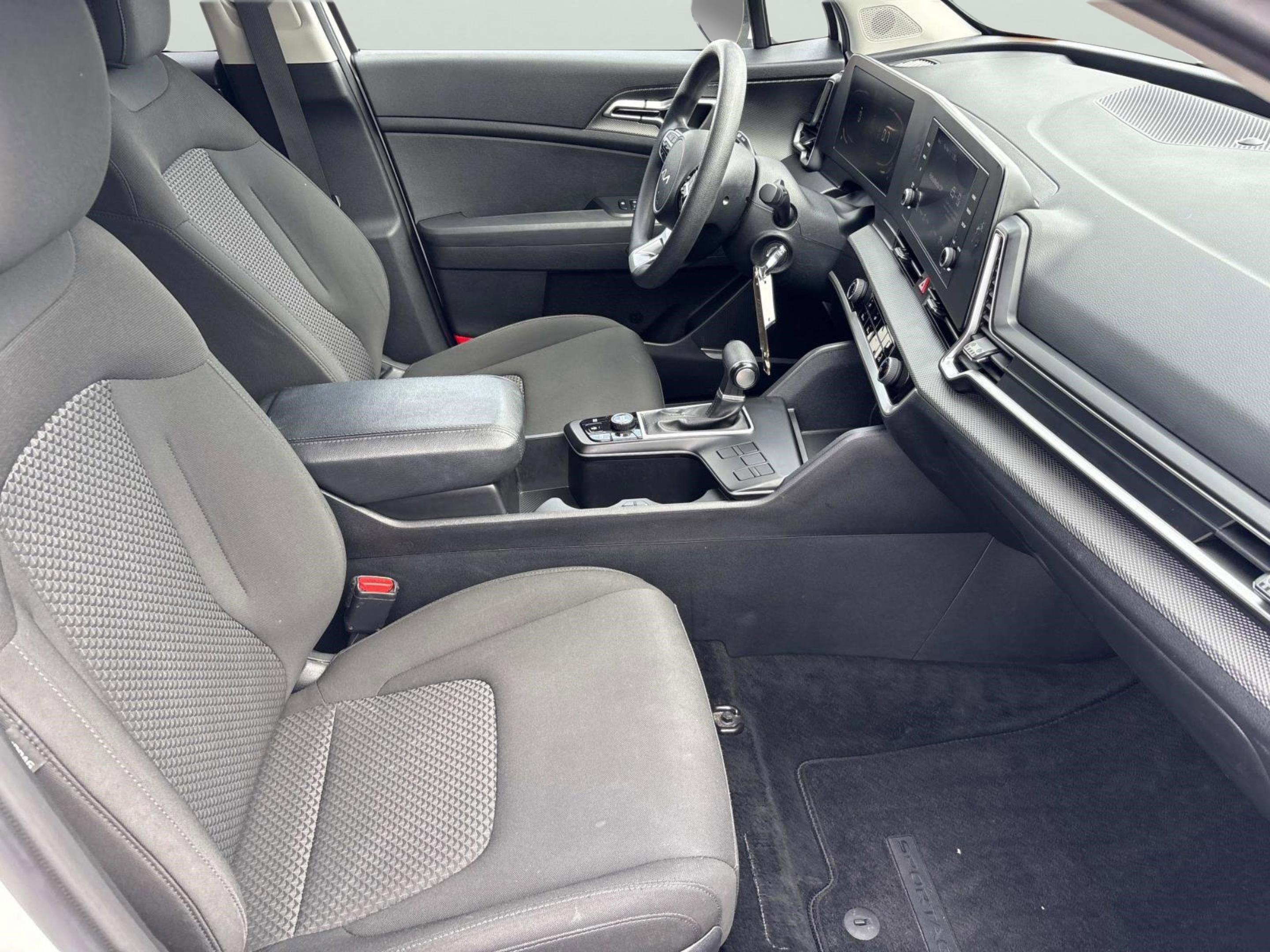 Used 2024 Kia Sportage LX image 22
