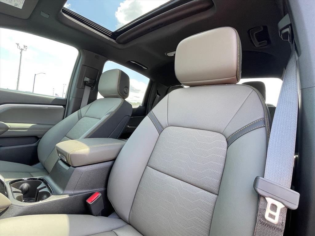 New 2026 Chevrolet Colorado ZR2 w/ Midnight Edition AWD/4WD image 23