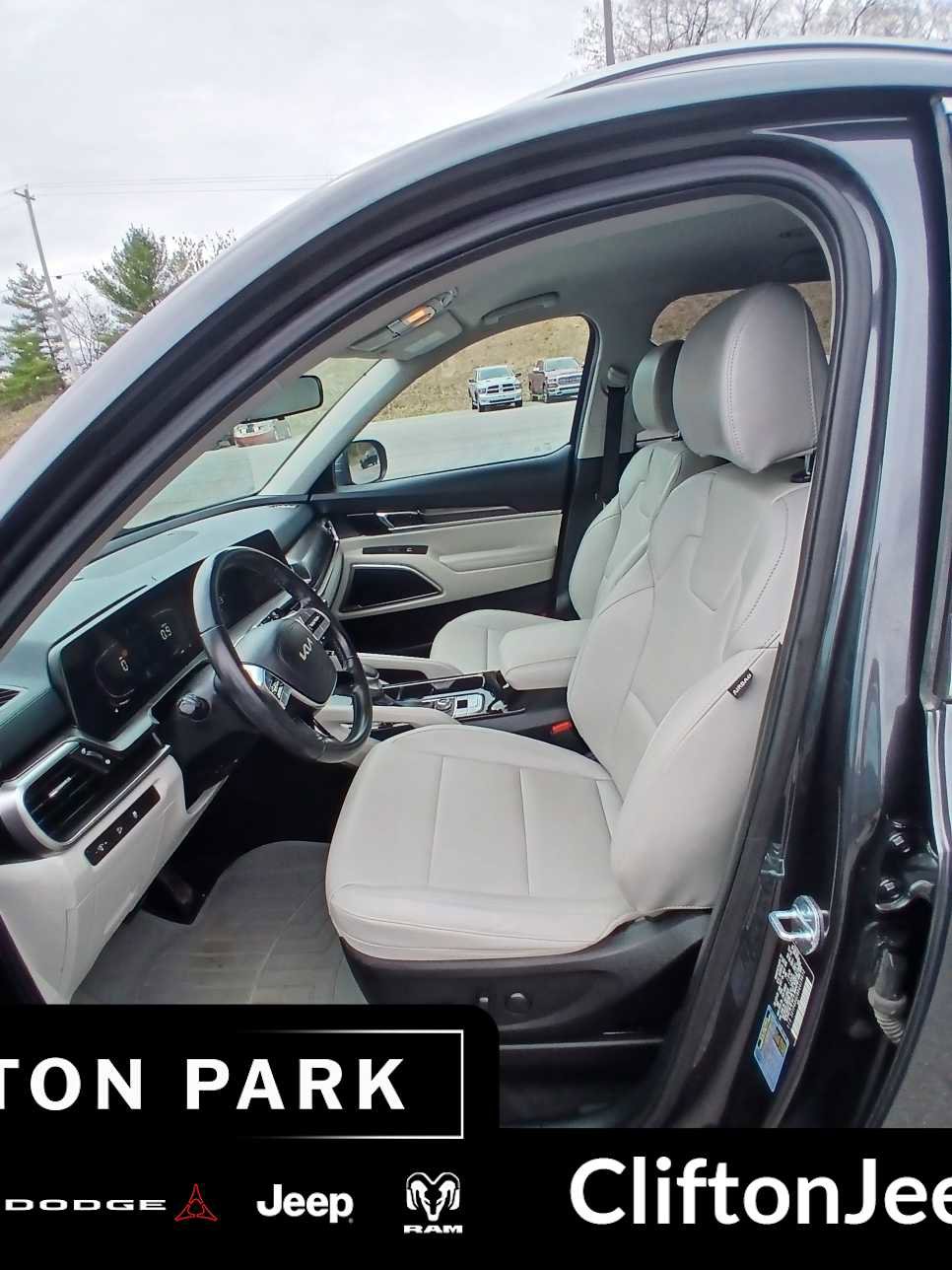 Used 2024 Kia Telluride S AWD/4WD image 10
