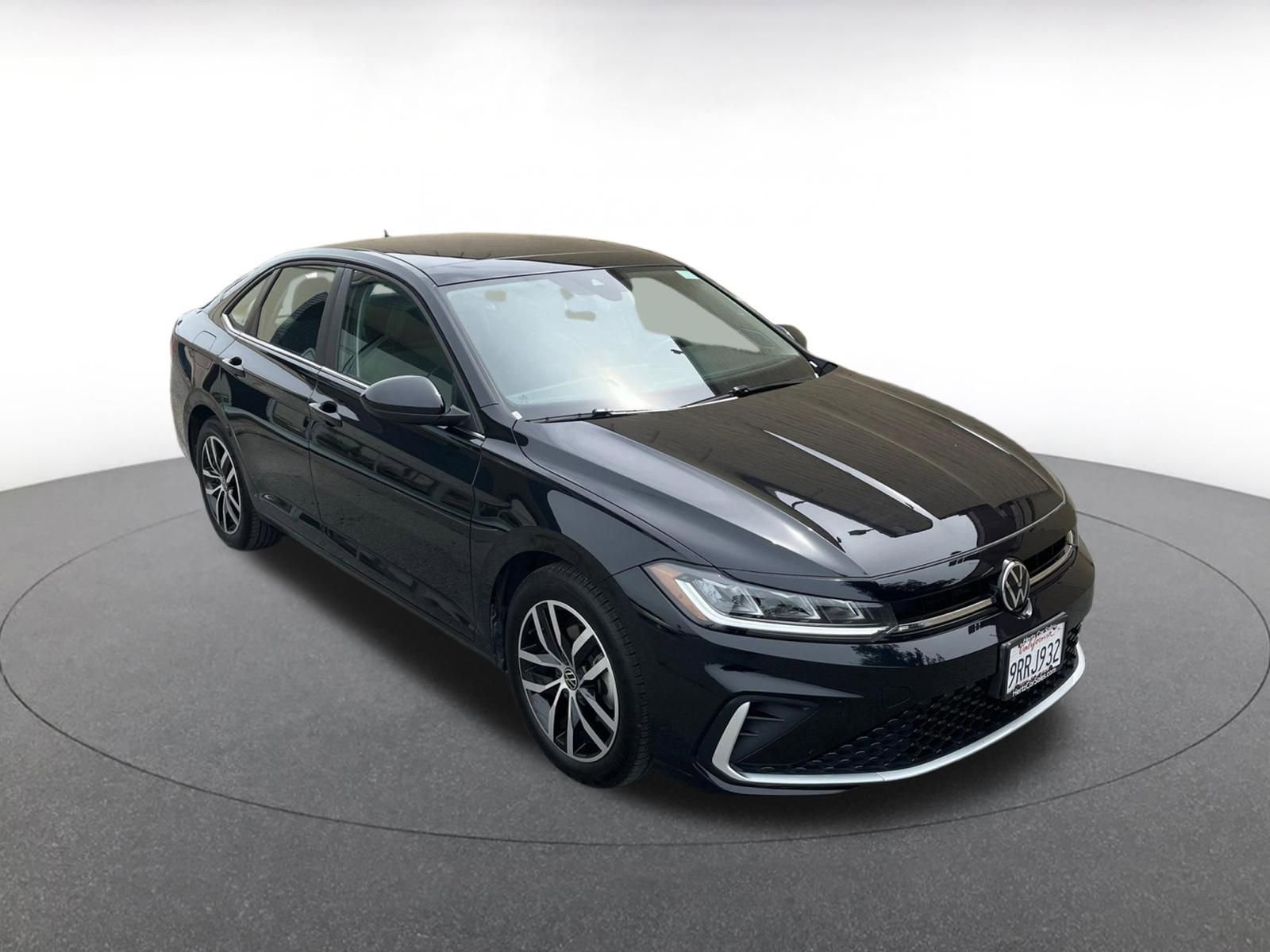 Used 2025 Volkswagen Jetta SE image 1