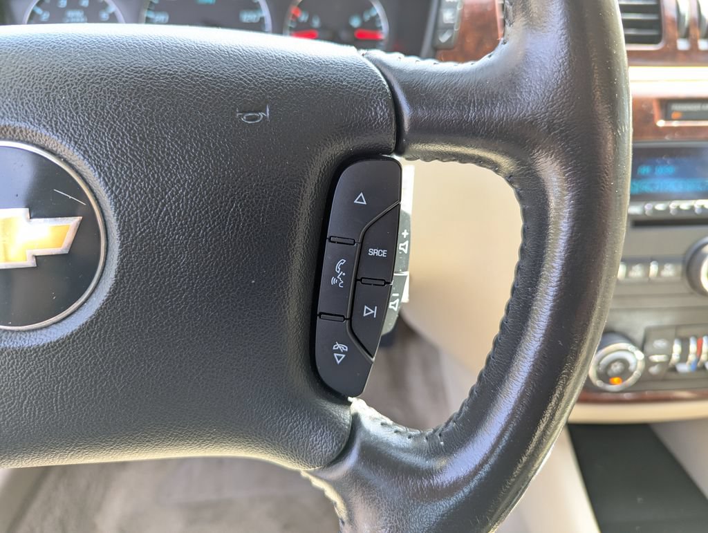 Used 2011 Chevrolet Impala LT w/ Luxury Edition Package FWD image 17