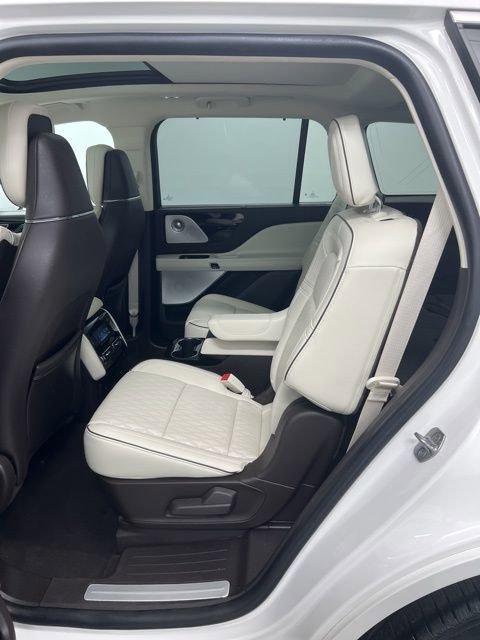 Used 2022 Lincoln Aviator Black Label w/ Class IV Trailer Tow Package AWD/4WD image 16
