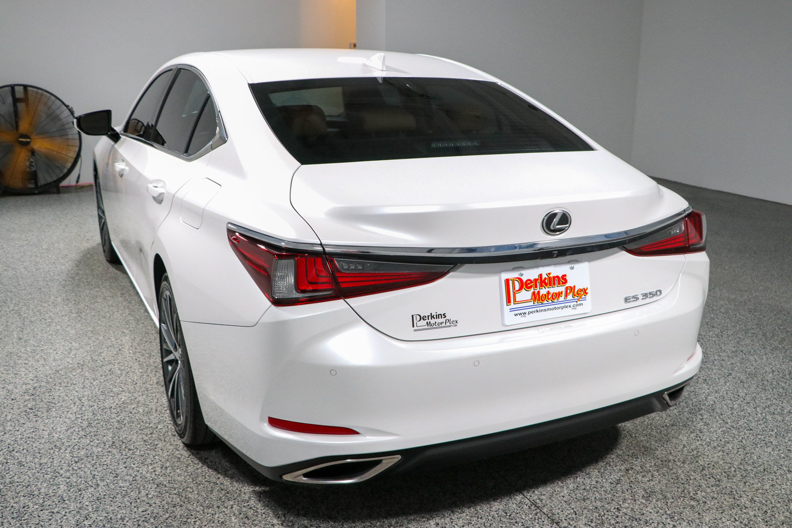 Used 2025 Lexus ES 350 w/ Premium Package FWD image 9