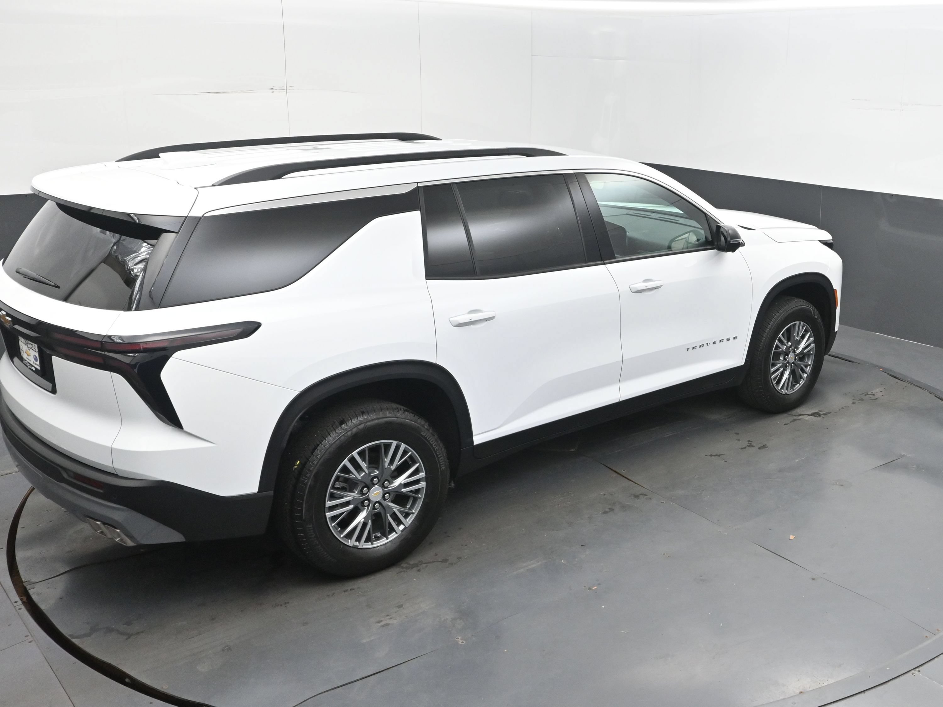 Certified 2026 Chevrolet Traverse LT w/ Driver Confidence Package FWD image 42