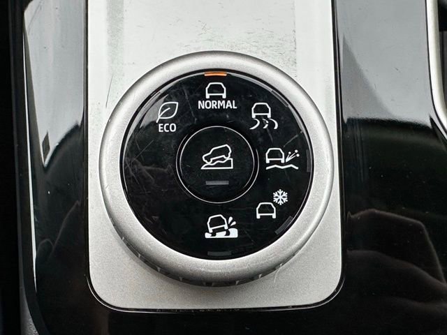 Used 2025 Mitsubishi Outlander SE image 32