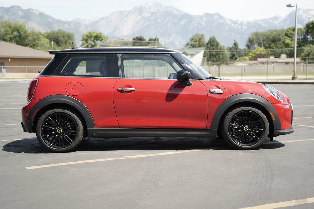 Certified 2024 MINI Cooper SE w/ Signature Upholstery Package FWD image 6