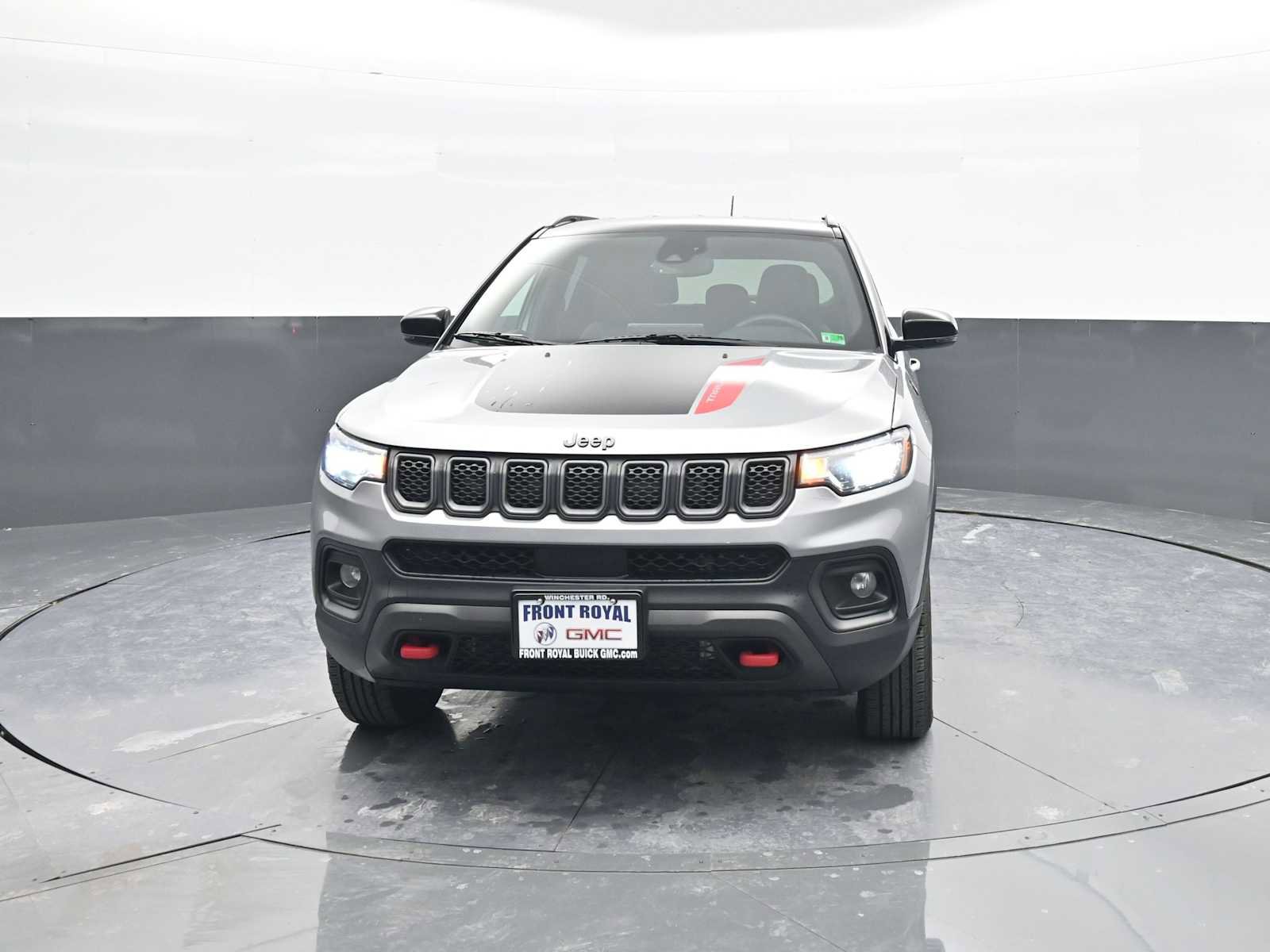 Used 2023 Jeep Compass Trailhawk image 3