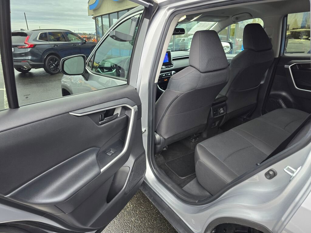 Used 2024 Toyota RAV4 LE image 15