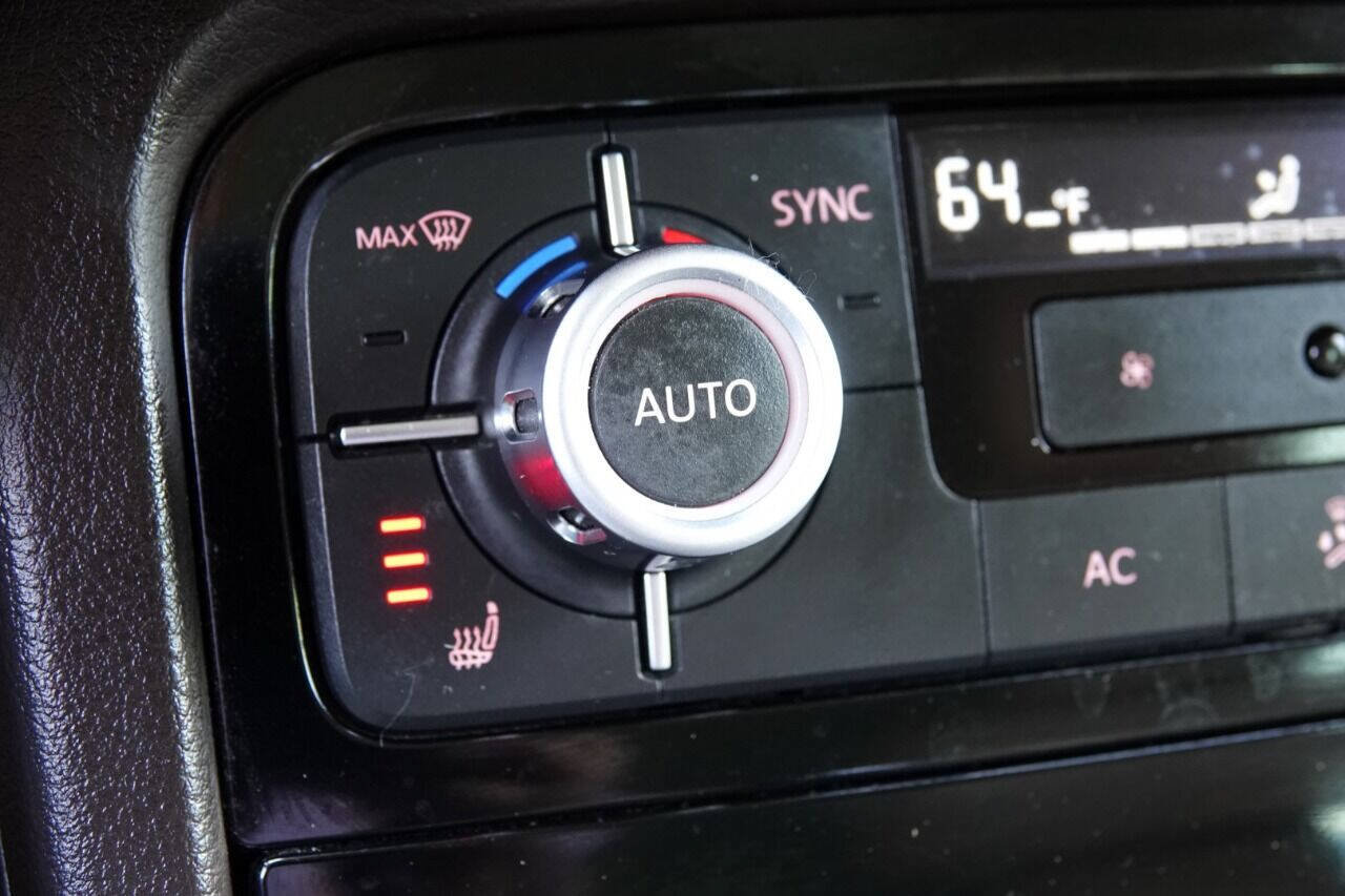 Used 2012 Volkswagen Touareg Sport AWD/4WD image 44