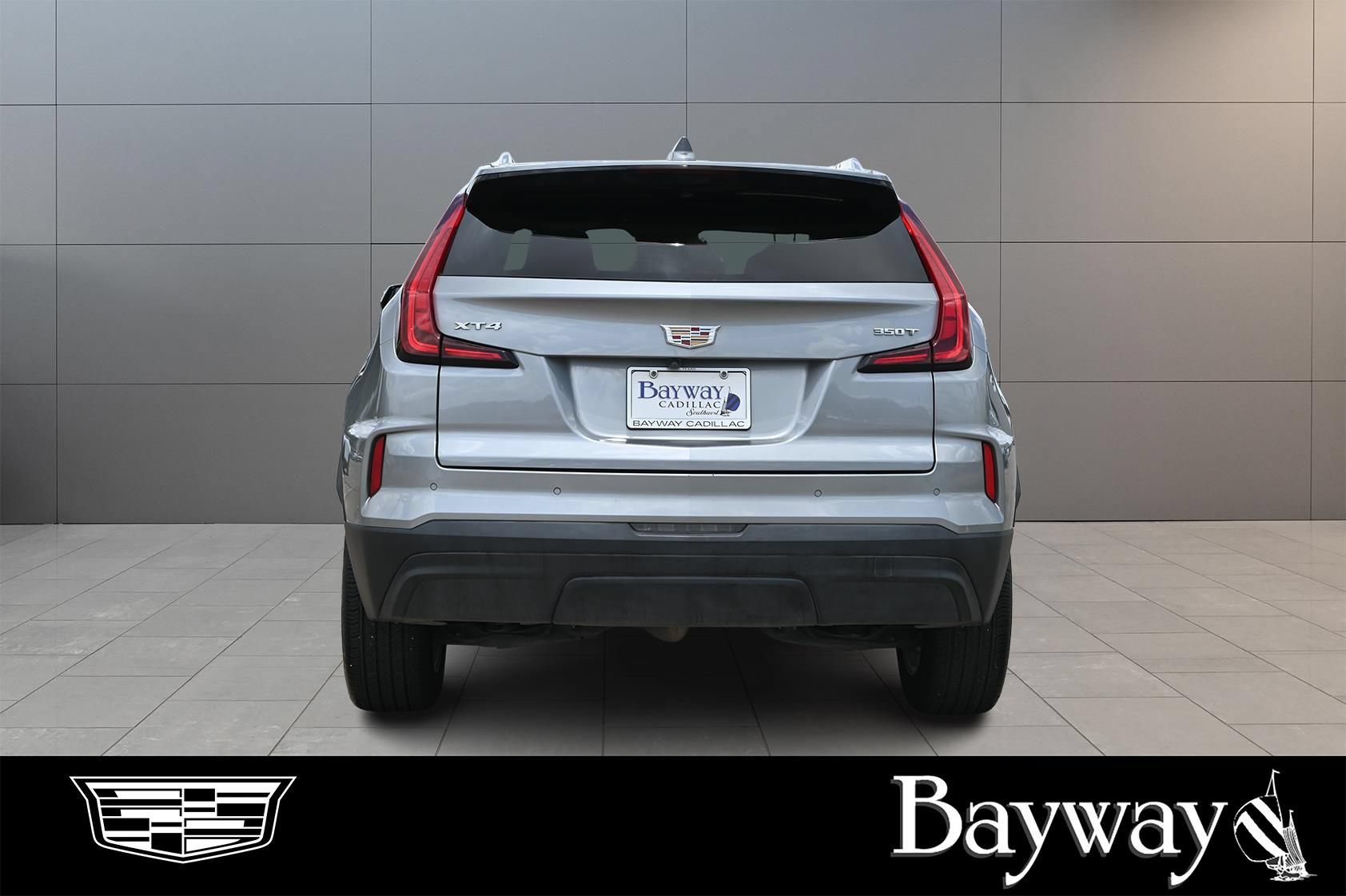 Used 2024 Cadillac XT4 Luxury w/ Cold Weather Package FWD image 7