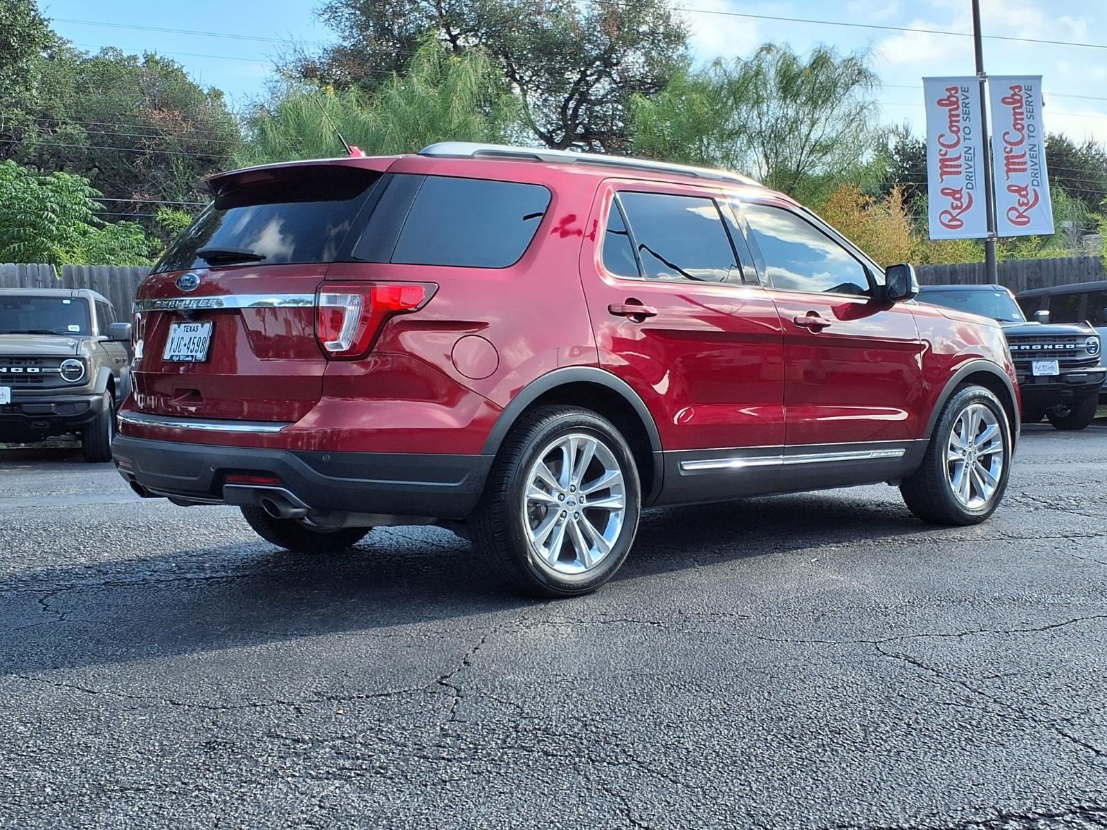 Used 2018 Ford Explorer XLT w/ Equipment Group 202A FWD image 5