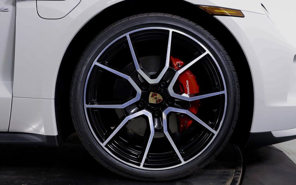 New 2025 Porsche Taycan 4S image 20