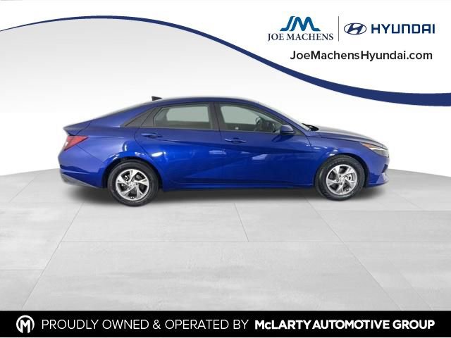 Used 2021 Hyundai Elantra SE image 4