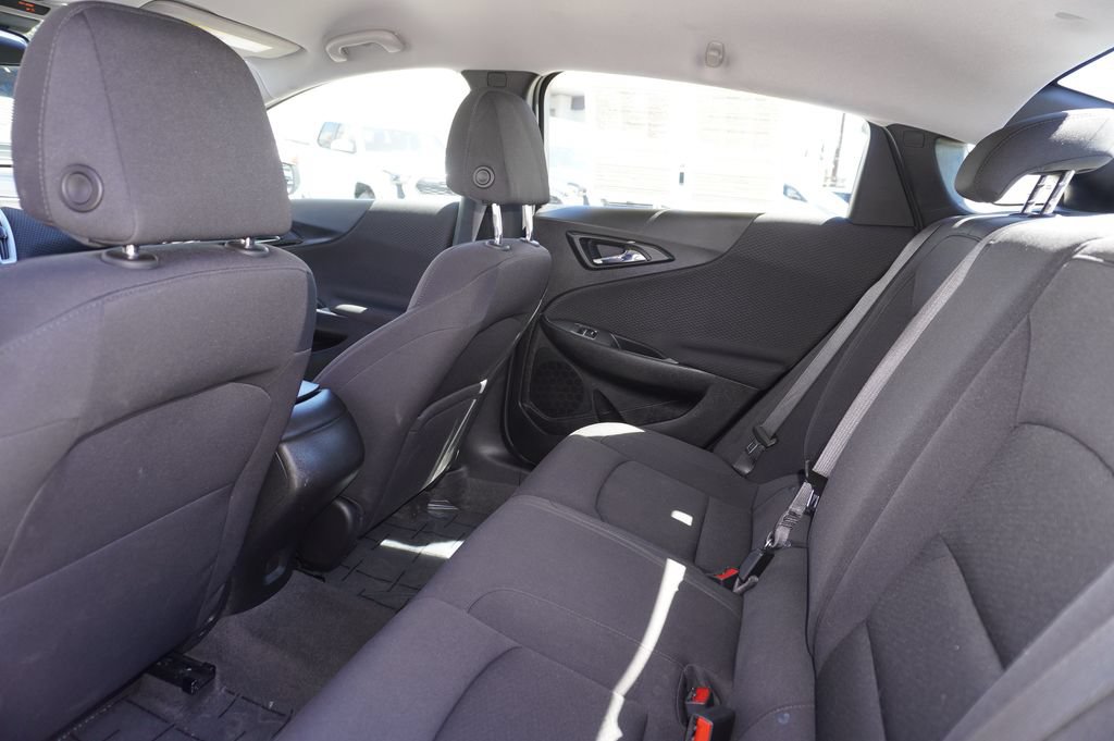 Used 2025 Chevrolet Malibu RS FWD image 8