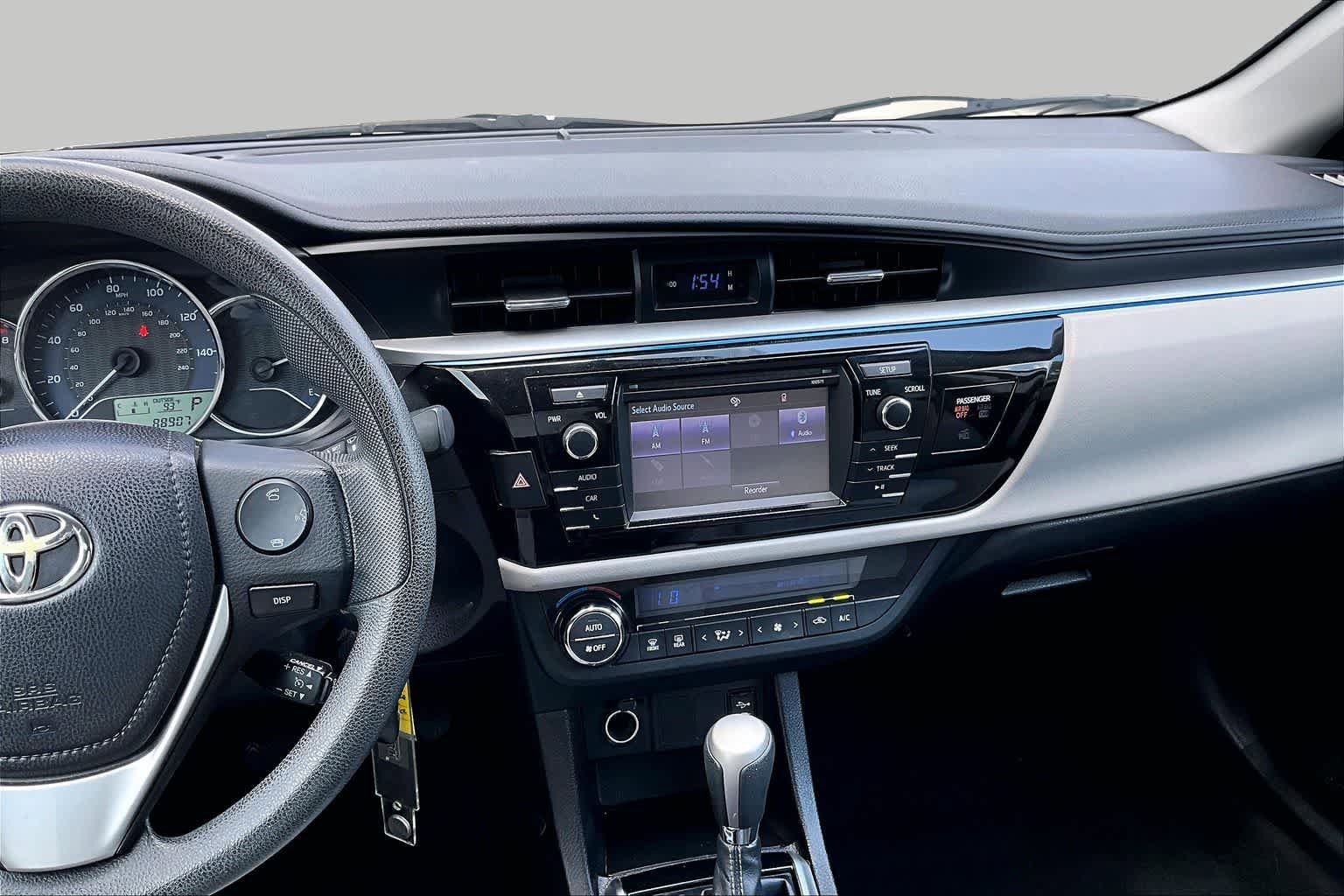 Used 2016 Toyota Corolla LE FWD image 7