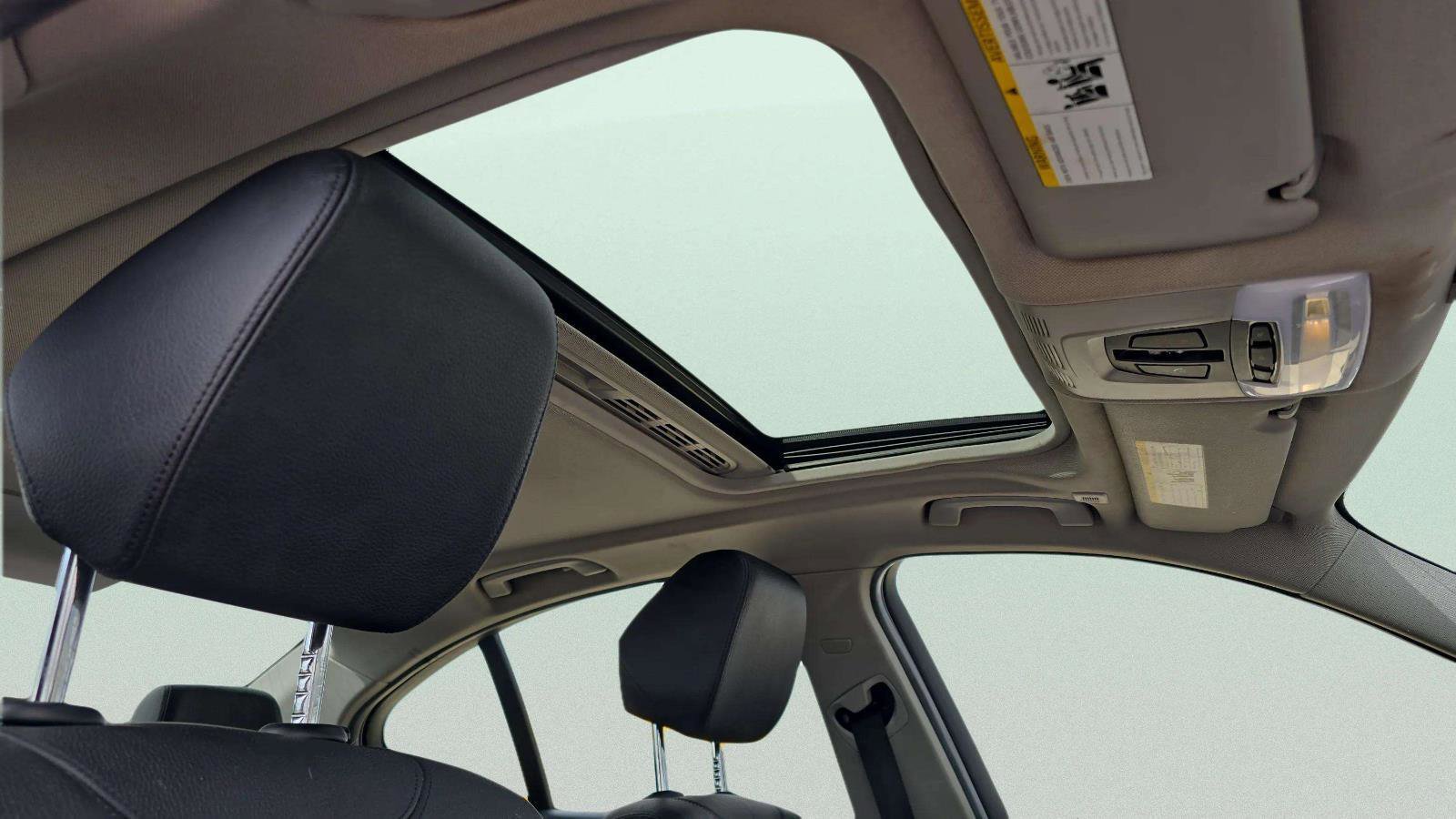 Used 2015 BMW 320i xDrive Sedan AWD/4WD image 16