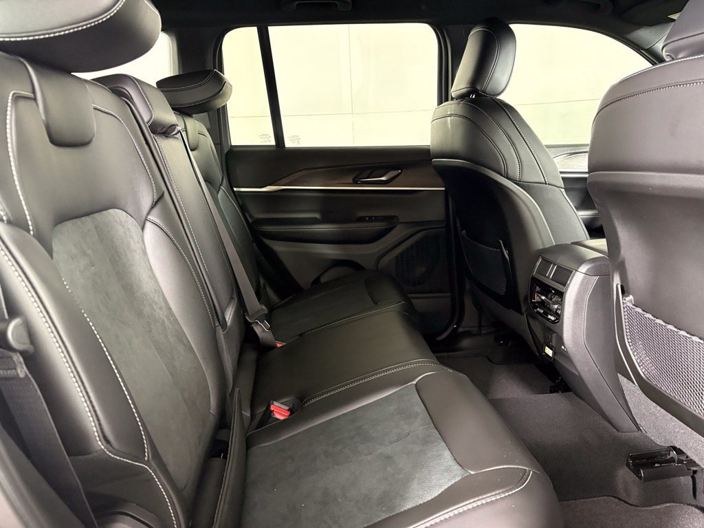 New 2026 Jeep Grand Cherokee Altitude AWD/4WD image 16