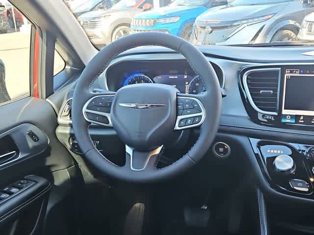 New 2026 Chrysler Pacifica Limited AWD/4WD image 22