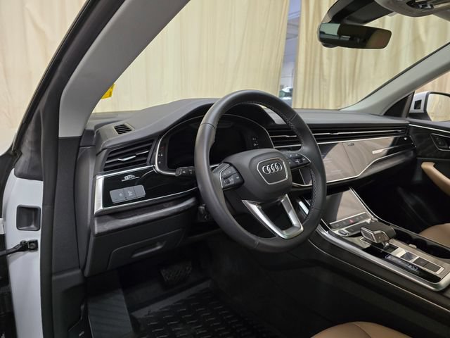 Used 2025 Audi Q8 Premium AWD/4WD image 17