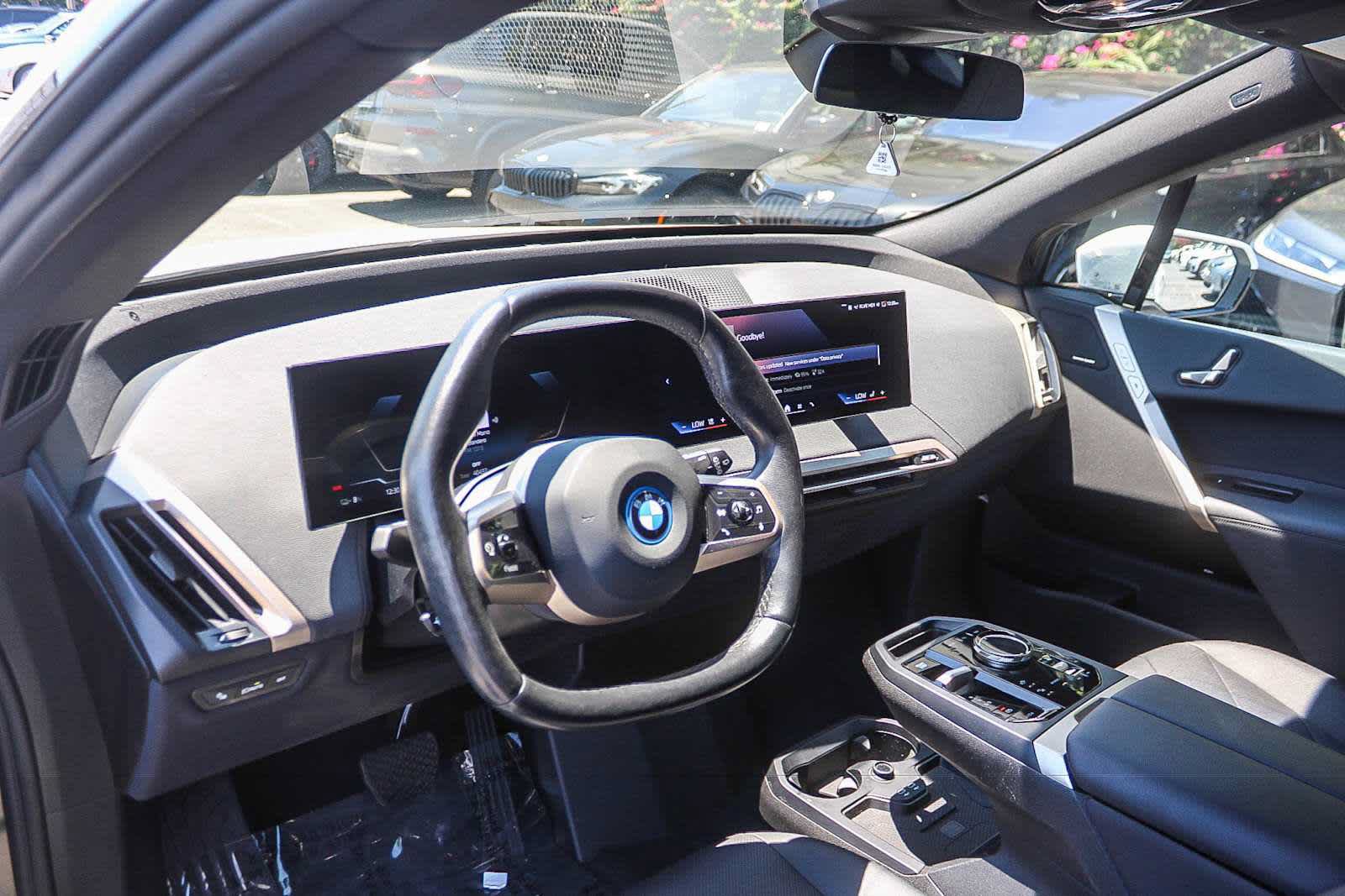 Used 2024 BMW iX xDrive50 AWD/4WD image 16