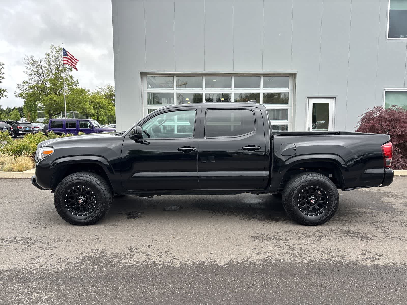 Used 2023 Toyota Tacoma SR AWD/4WD image 2