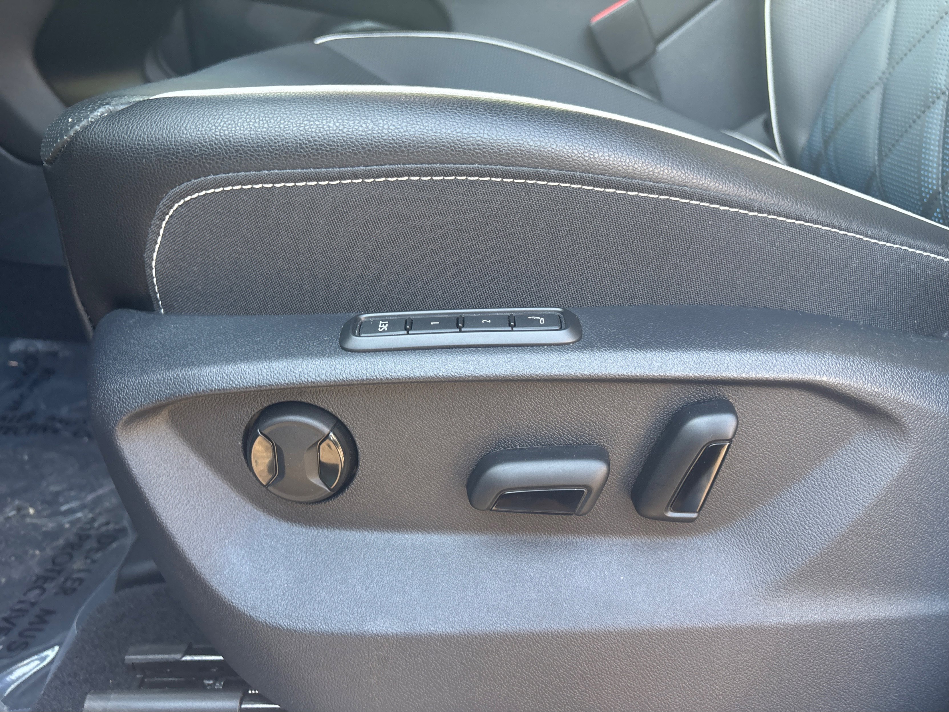 Used 2025 Volkswagen Atlas Cross Sport SEL Premium R-Line image 52