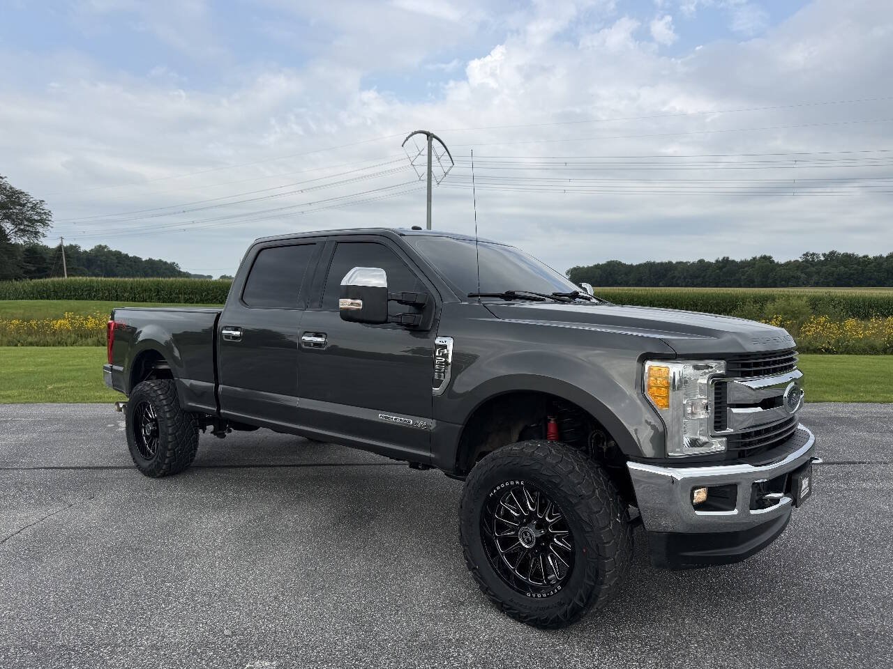 Used 2017 Ford F250 XLT w/ XLT Premium Package AWD/4WD image 4