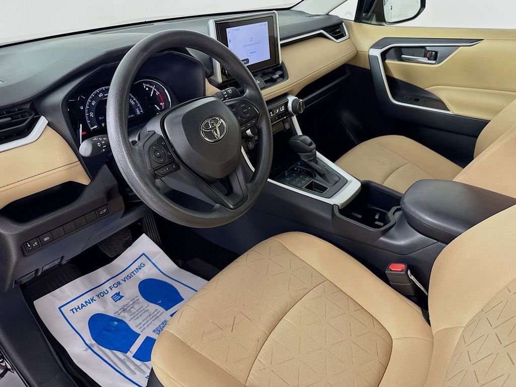 Used 2025 Toyota RAV4 XLE AWD/4WD image 10